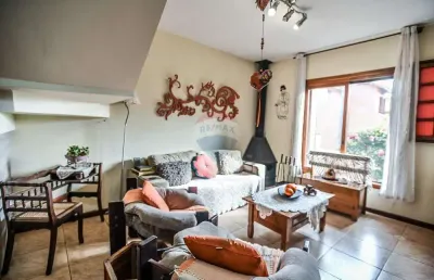 Casa de 02 dormitórios encantadora no condomínio ilha do sol