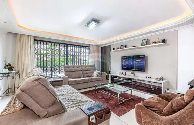 Casa com 5 quartos à venda na Avenida Engenheiro José Maria de Carvalho, 94, Vila Ipiranga, Porto Alegre