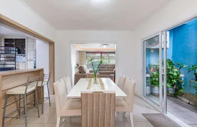 Casa com 5 quartos à venda na Avenida Engenheiro José Maria de Carvalho, 94, Vila Ipiranga, Porto Alegre