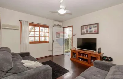 Casa com 3 quartos à venda na Rua Ernesto Pellanda, 78, Vila Jardim, Porto Alegre