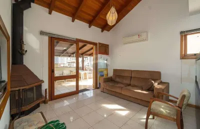 Ampla cobertura no petrópolis com varanda e churrasqueira