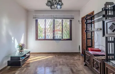 Casa com 6 dormitórios e 3 banheiros á venda , 210m² por r$698.000,00