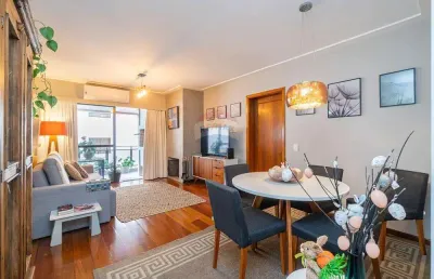 Baixou o valor de r$ 1.182.399 por r$ 1.100.00! apartamento semimobiliado no mont'serrat - 2 dormitórios, 2 suítes, 2 vagas e infra completa