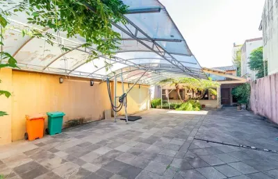 Casa diferenciada na melhor rua do bairro tristeza!