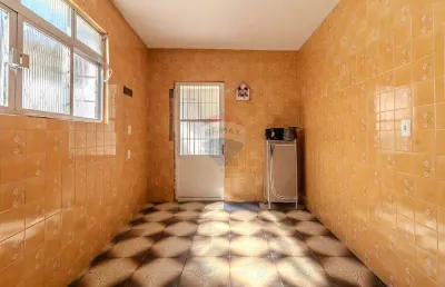 Casa com 6 dormitórios e 3 banheiros á venda , 210m² por r$698.000,00