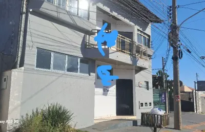 Salão comercial de aprox 160m, cozinha, banheiro, lavanderia, etc