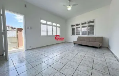 Casa geminada c/2 dormitórios 1 suíte p/ locação definitiva  no canto do forte em praia grande ?sp