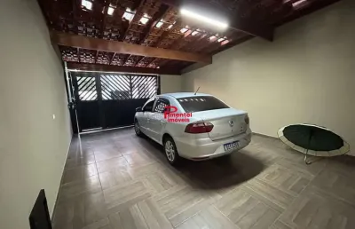 Casa  3 dormitórios 1 suíte c/ piscina p/ venda na guilhermina praia grande-sp