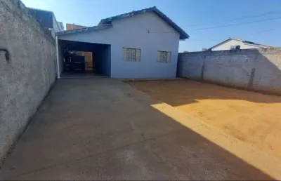 Casa com 2 quartos à venda na Rua Divino Cardoso, 1, Centro, Abadia de Goiás