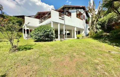 Grande oportunidade, no miolo de um dos melhores condomínios da granja viana!