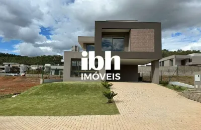 Casa residencial 3 pavimentos , 3 súites ,4 vagas , 390m² costa laguna