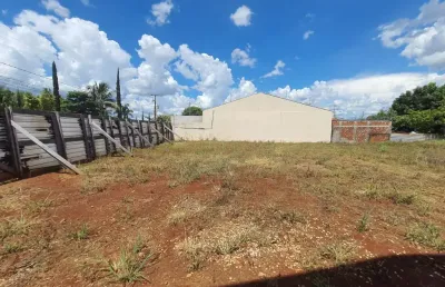Terreno à venda na Rua Pioneiro Mário Manganoti, 688, Portal das Torres, Maringá
