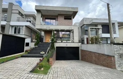 Bela casa com 4 suítes sendo a master com closet e banheira