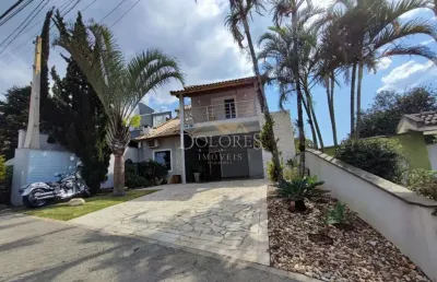 Bela casa com 3 dormitórios sendo 1 suíte com closet