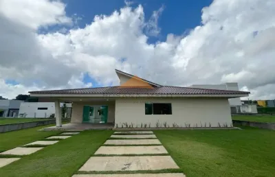 Casa com 3 suítes e amplo jardim em excelente localização – 660m² de terreno!