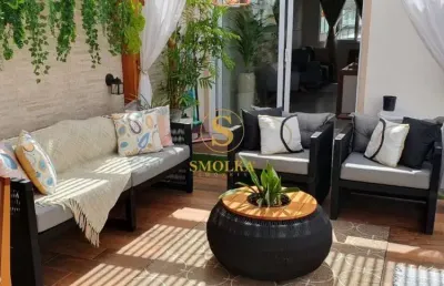 Casa em condomínio fechado com 2 quartos à venda na rua dos cocãos, madri, palhoça, 95 m2 por r$ 695.000