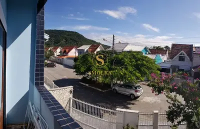 Casa em condomínio fechado com 4 quartos à venda na rua ilha dos corais, vargem do bom jesus, florianópolis, 150 m2 por r$ 1.200.000