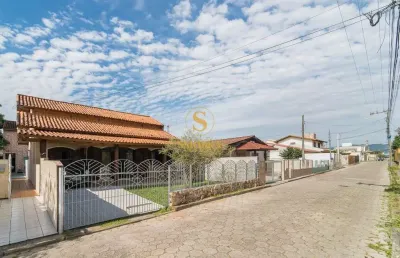 Casa em condomínio fechado com 7 quartos à venda na servidão idelfonso caetano melo, carianos, florianópolis, 274 m2 por r$ 2.200.000