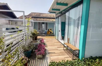 Casa em condomínio fechado com 3 quartos à venda na servidão laura duarte prazeres, campeche, florianópolis, 250 m2 por r$ 723.000