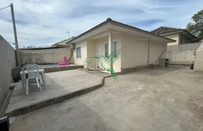 Casa em condomínio fechado com 2 quartos à venda na estrada do outeiro, 442, outeiro, araruama por r$ 260.000