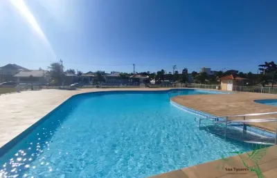 Terreno em condomínio fechado à venda na barão de monte belo, 1000, lagoinha, araruama por r$ 50.000