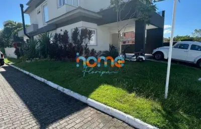 Casa em condomínio fechado com 4 quartos à venda na rua camarinhas, 311, campeche, florianópolis por r$ 2.990.000