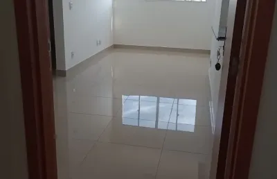Apartamento com 2 quartos para alugar na Avenida Platina, 545, Dona Zulmira, Uberlândia