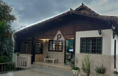 Vende-se casa maravilhosa, com 5 quartos, 2 suítes, 4 vaga, itaipuaçu - maricá/rj
