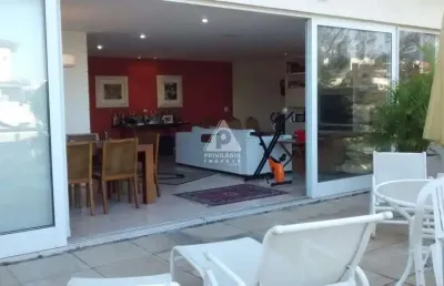 Maravilhosa cobertura linear, com 4 quartos (2 suítes, 1 suíte canadense, 1 quarto/escritório).