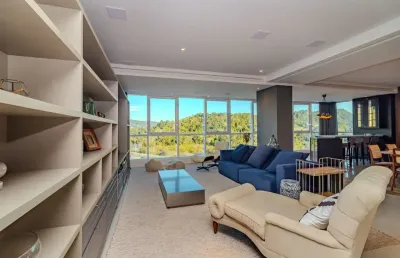 Apartamento com vaga náutica no edifício marina beach towers em balneário camboriú