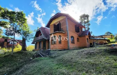 Imóvel com vista panorâmica para montanha - região afastada e muito tranquila. repleta de natureza ao seu redor!
