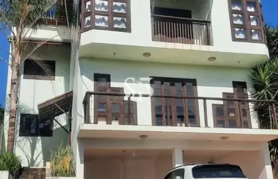 Casa em condomínio de luxo com 2 suítes e 8 vagas na chácaras alpina, valinhos-sp: confira!