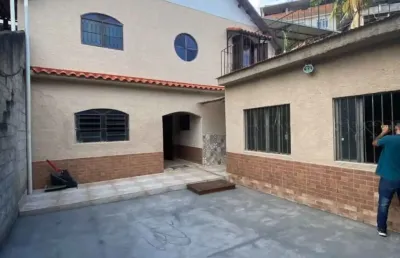 Belíssima casa no bairro nilo martins – são geraldo! rua jose martires asth.  casa de 2 andares + kitnet grande na frente