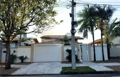 Casa com 3 quartos à venda na Ayrton Peron, Ipê, Três Lagoas
