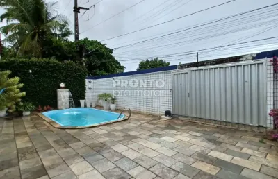 Casa com excelente localização em candeias com 193,50m²  4 quartos e piscina