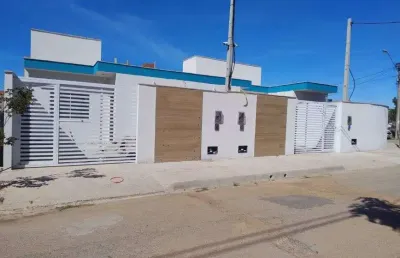 Casas para venda no atlântico norte em macaé/rj, 02 quartos com suíte, 1 vaga, pronta pra morar.