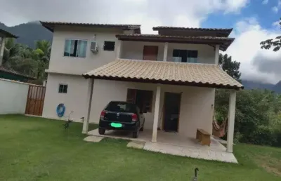 Chácara para venda na região serrana de serra da cruz em macaé/rj, casa 2 quartos e quintal amplo.