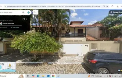 Casas para locação no mirante da lagoa em macaé/rj, 03 quartos c/ suítes, garagem e quintal.