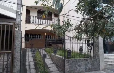 Casas para locação na imbetiba em macaé/rj, 04 quartos com suíte, 2 vagas e quintal.