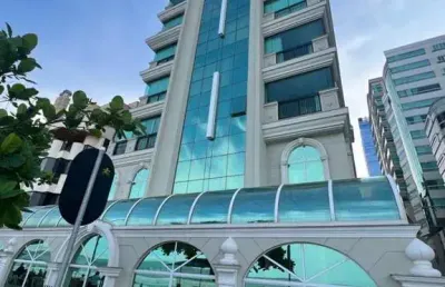 Apartamento para venda em itapema, meia praia, 4 dormitórios, 4 suítes, 5 banheiros, 2 vagas