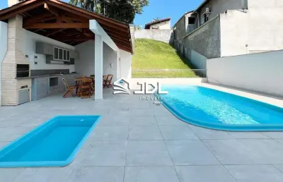 Sobrado triplex em condominio com piscina na agua verde