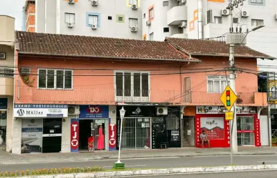 Prédio comercial proxima da vila germânica, no melhor corredor de serviços da cidade!