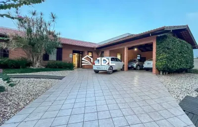 Espaçosa casa plana no bairro itoupava norte, a poucos minutos do centro.