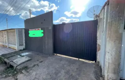 Vende se casa escriturada na quadra 605 da samambaia a 200 metros da avenida principal da 600