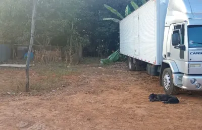 Vende se lote dentro de condomínio na estrutural do lado da rua 06