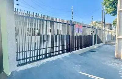 Casa espaçosa com design integrado e área de churrasqueira premium