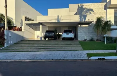 A casa dos seus sonhos em condomínio completo e sofisticado