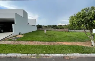 Terreno à venda no Jardim Petrópolis, Umuarama 