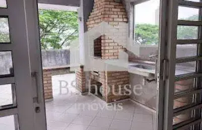 Sobrado 330m²  com área gourmet, 03 dormitórios sendo 2 suítes e 02 vagas