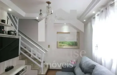 Belíssimo sobrado com 03 dormitórios sendo 01 suíte e 05 vagas de garagem